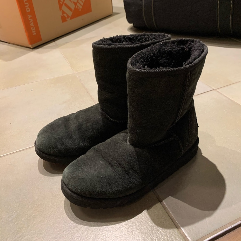 BLACK UGGS SIZE 6 WOMENS